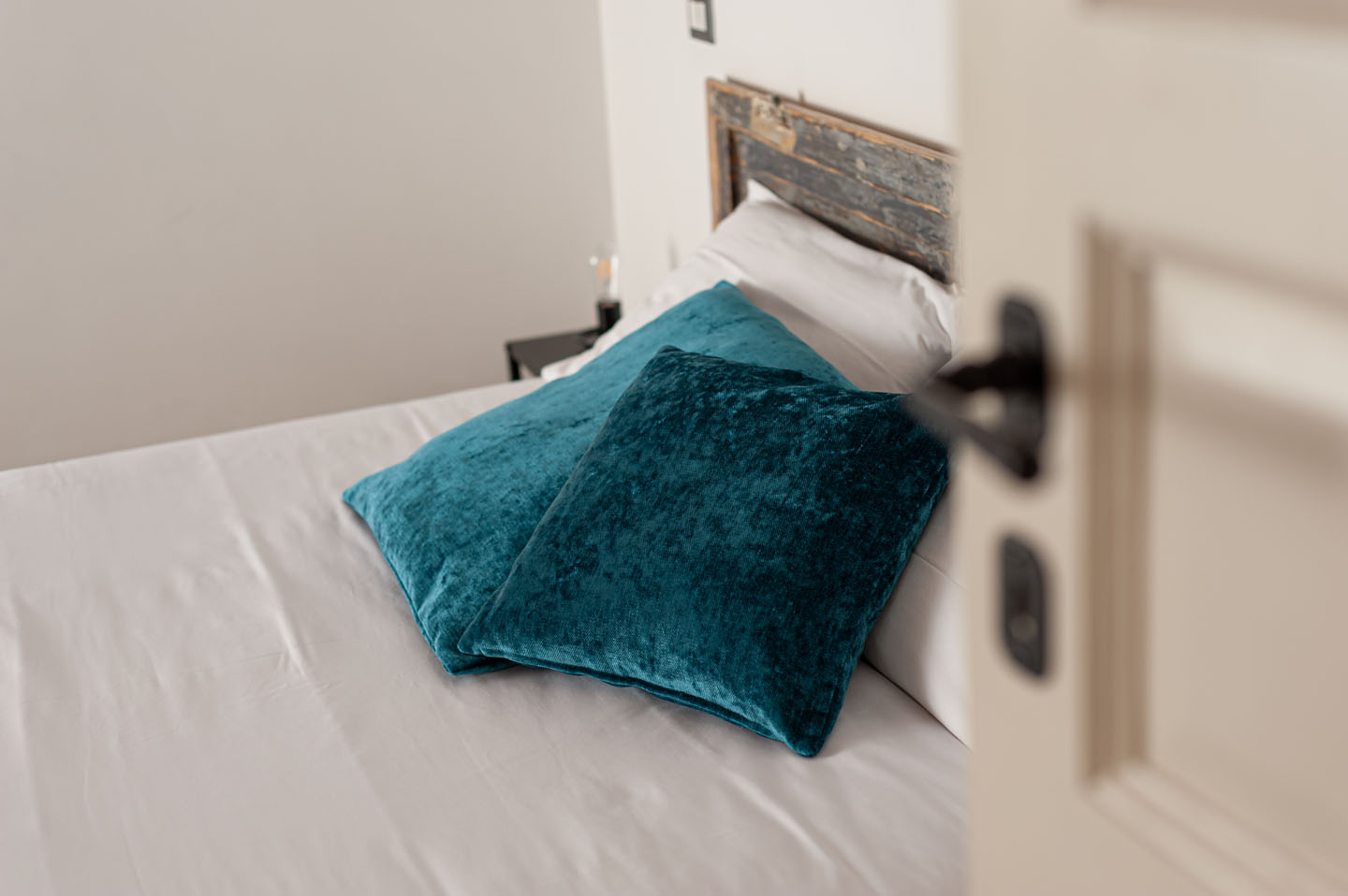 Bed & box gallery image